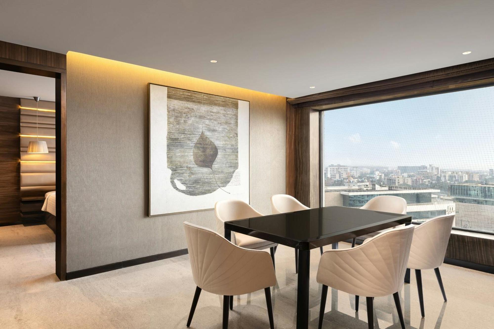 Courtyard By Marriott Mumbai International Airport Hotel Eksteriør billede Interior of a typical apartment